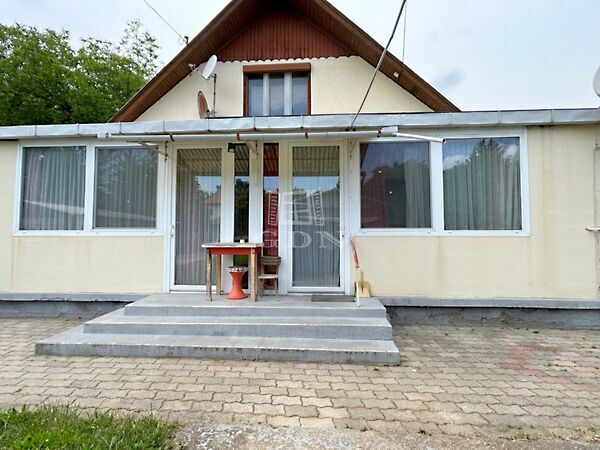 Eladó nyaraló Gárdony