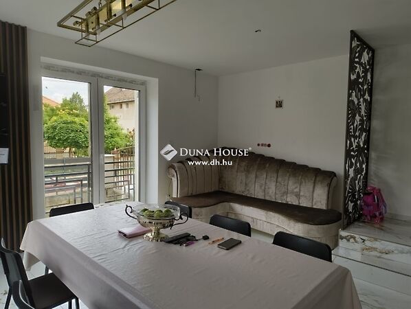 Eladó ház Budapest, XV. kerület