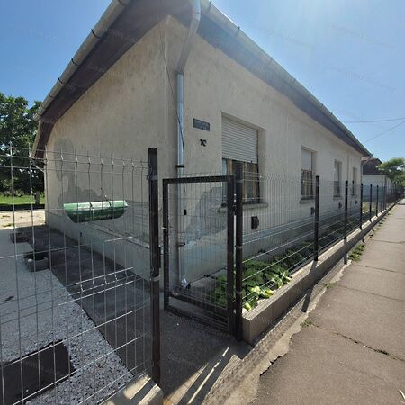 Eladó ház Alattyán