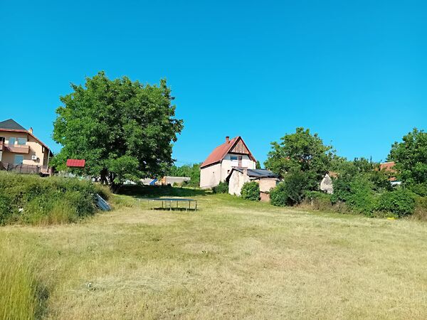Eladó földterület Esztergom