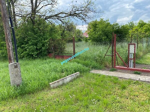 Eladó földterület Tiszaroff