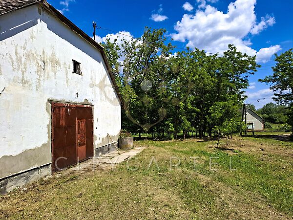 Eladó földterület Bölcske