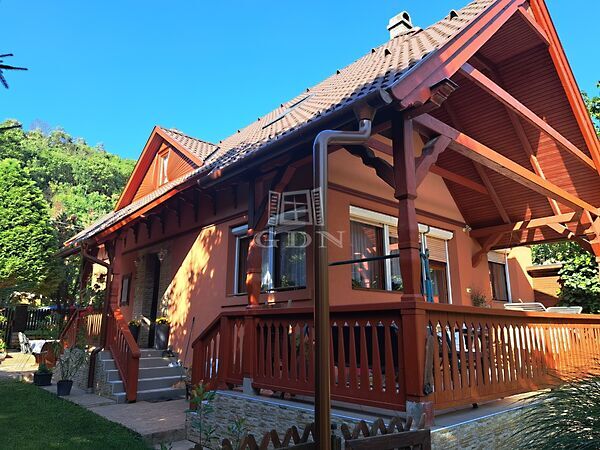 Eladó ház Balatonkenese