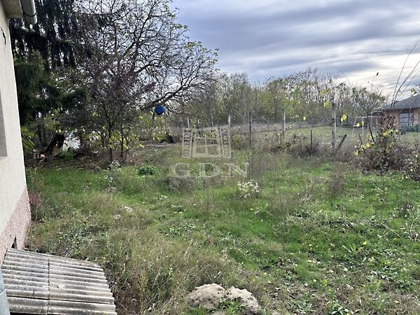 Eladó földterület Szigetbecse