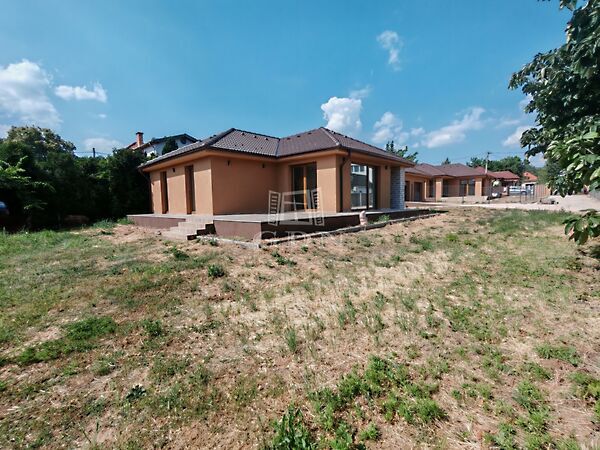 Eladó ház Csömör