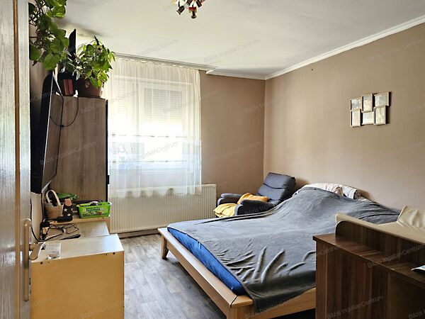 Eladó ház Császártöltés