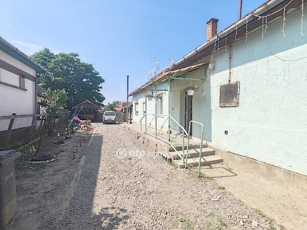 Eladó ház Kőtelek