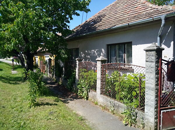 Eladó ház Bakonynána