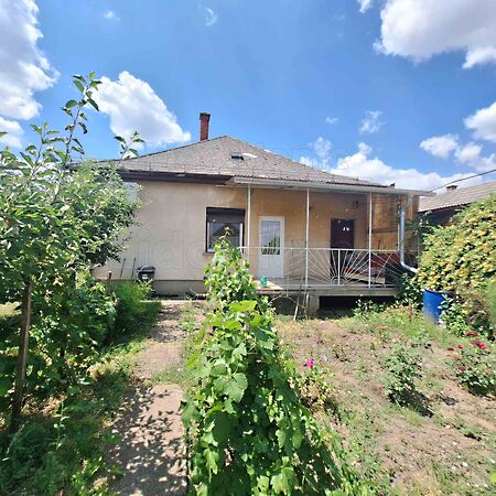 Eladó ház Lajoskomárom