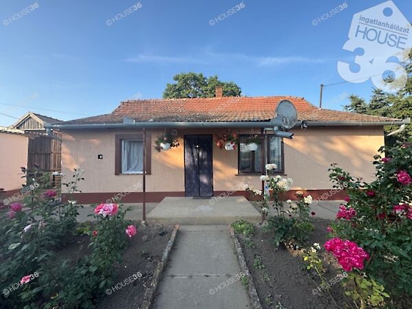 Eladó ház Kunszállás