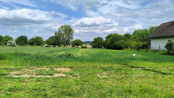 Eladó földterület Karád