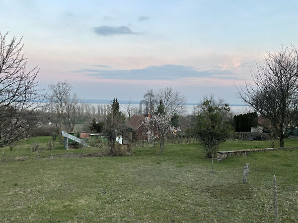 Eladó földterület Ábrahámhegy