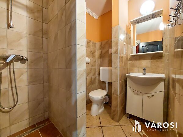 Eladó üzleti Velence