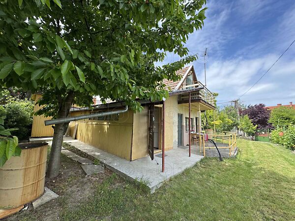 Eladó nyaraló Balatonkenese