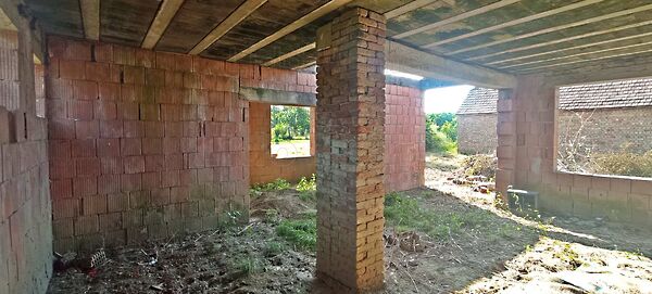 Eladó földterület Hollád