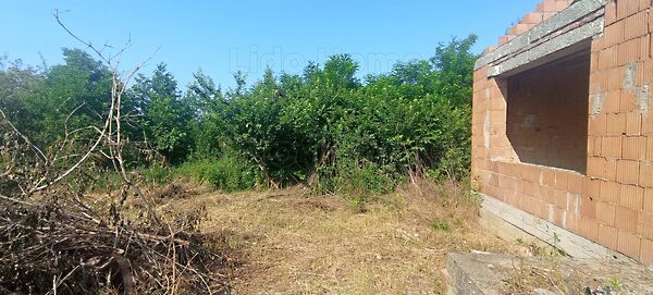 Eladó földterület Hollád