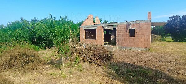 Eladó földterület Hollád