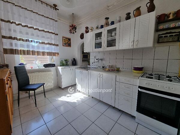 Eladó ház Pápateszér