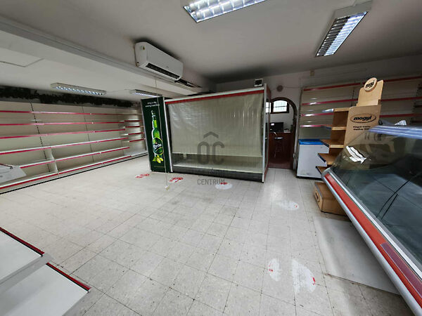 Kiadó üzleti Devecser