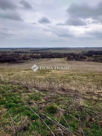 Eladó földterület Pécel