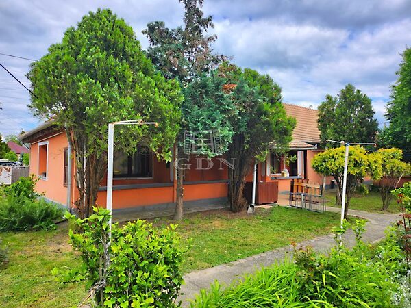 Eladó ház Tiszaújváros