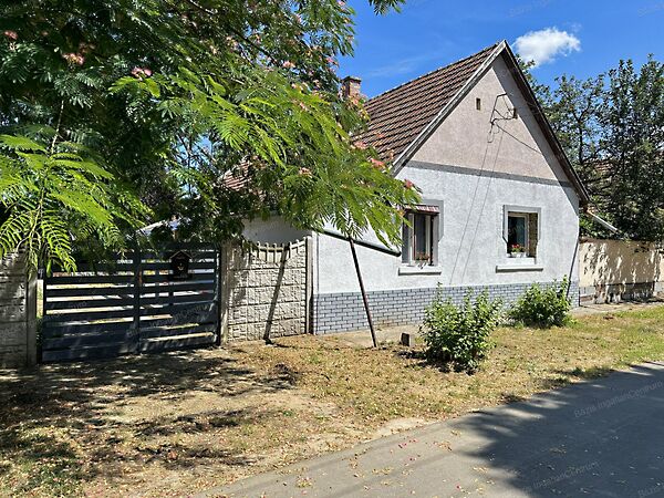 Eladó ház Felsőszentiván