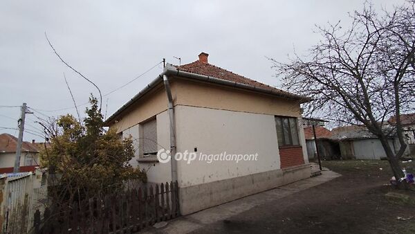 Eladó ház Jászárokszállás