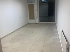 Kiadó üzleti Komárom