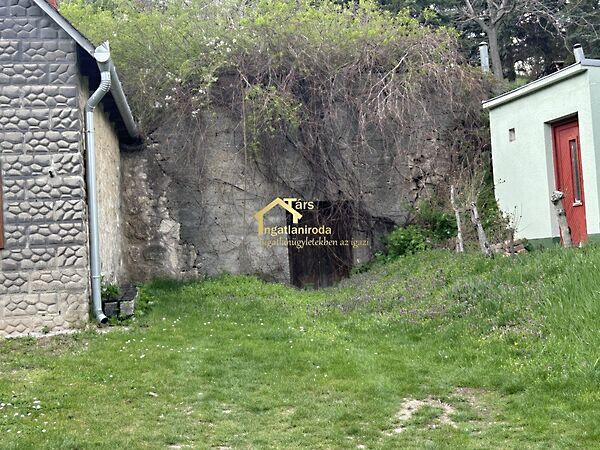 Eladó földterület Mogyorósbánya