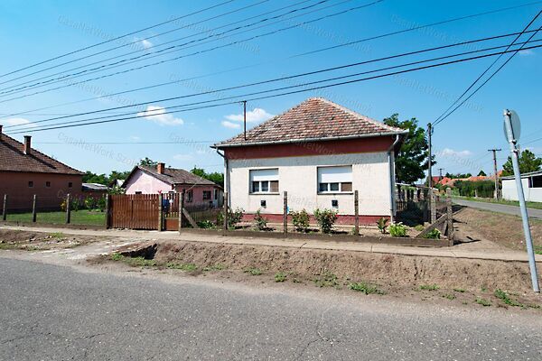 Eladó ház Tiszaföldvár