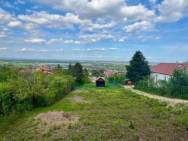 Eladó földterület Budakalász