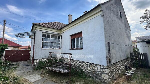 Eladó ház Pápa