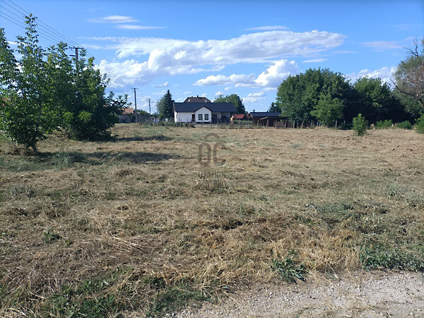 Eladó földterület Látrány