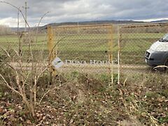 Eladó földterület Mány