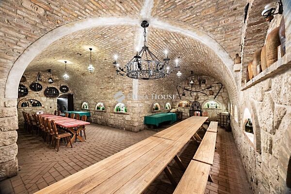 Eladó üzleti Bicske