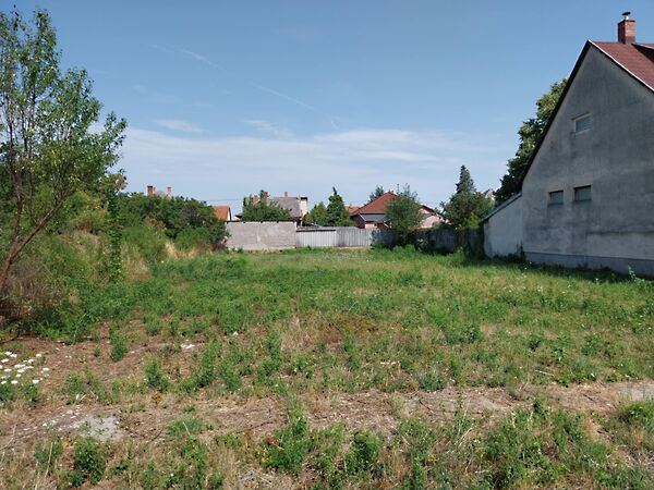 Eladó földterület Lőrinci