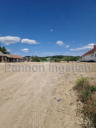 Eladó földterület Csajág