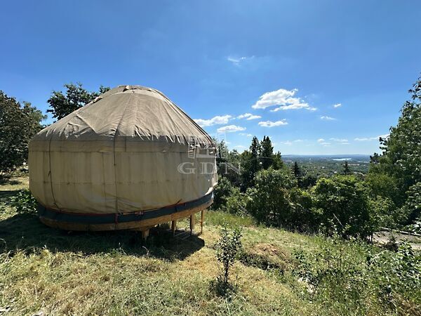 Eladó földterület Vác