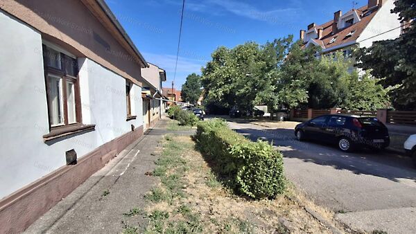 Eladó ház Szolnok, Belváros