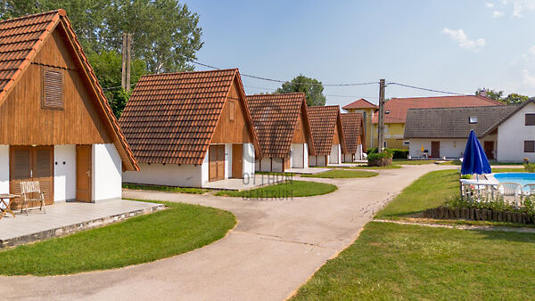 Eladó üzleti Fadd, Fadd