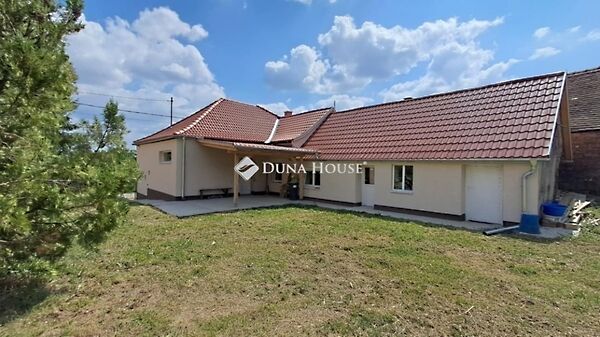 Eladó ház Bakonya