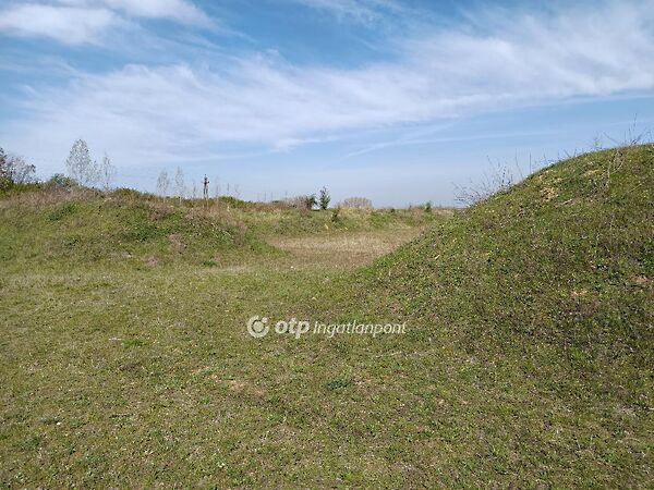Eladó földterület Ugod