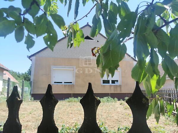 Eladó ház Szentpéterúr