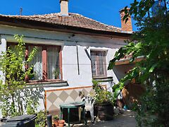 Eladó ház Újszász