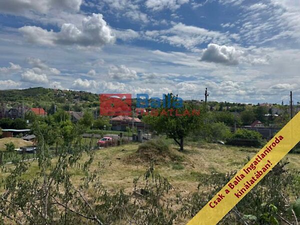 Eladó földterület Pécel