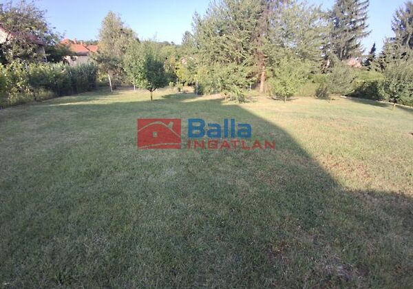 Eladó földterület Ábrahámhegy