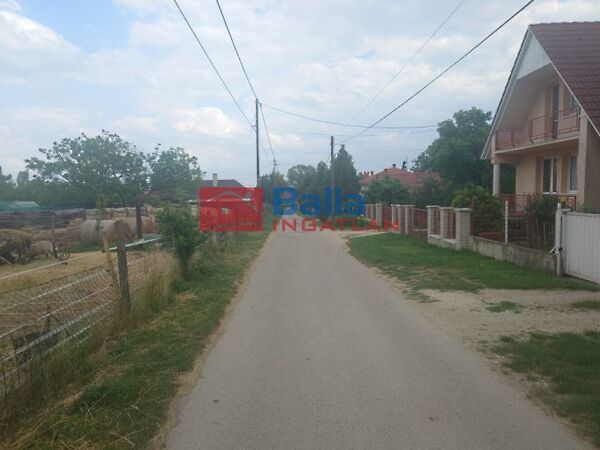 Eladó földterület Kőszárhegy