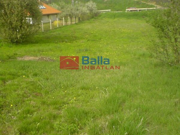 Eladó földterület Valkó