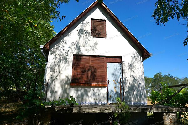 Eladó földterület Győrújbarát