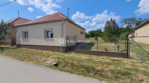 Eladó ház Bakonya